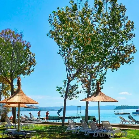 Beautiful Stacaravan In Holiday home Tuoro sul Trasimeno